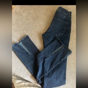 Express- Like New- Skyscraper MidRise Conscience Edit- 2L